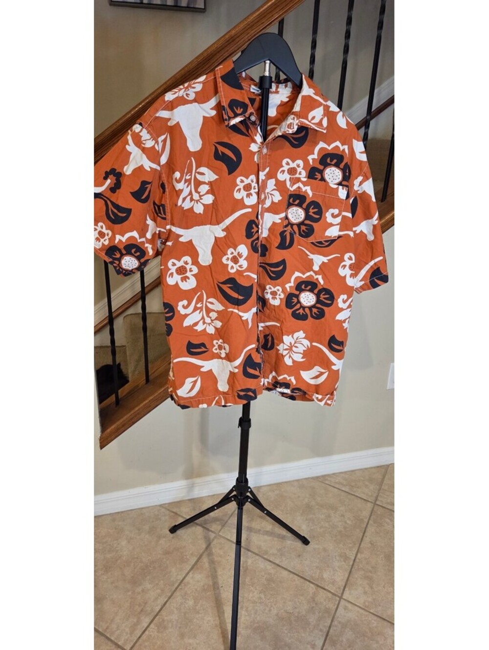 Wes and Willy University of Texas Longhorns UT XL Orange Floral Button-Up Shirt